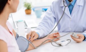 chequeo preventivo con un médico general